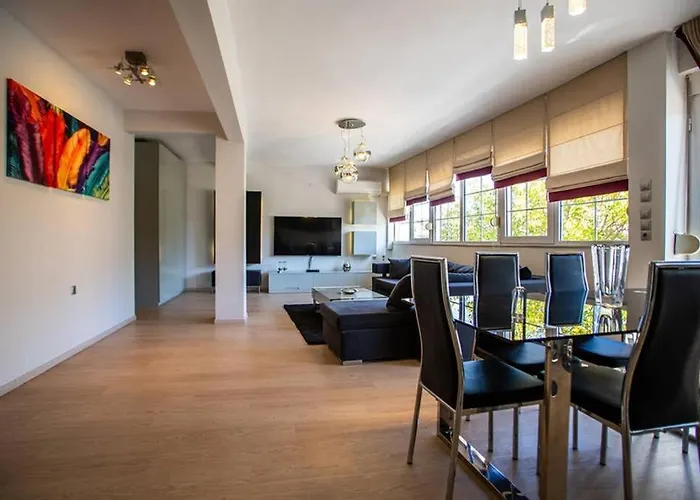 A Stylish Apartment In The Center Of Kastoria