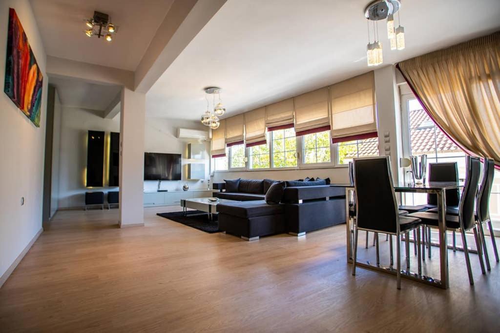 Apartment A Stylish In The Center Of