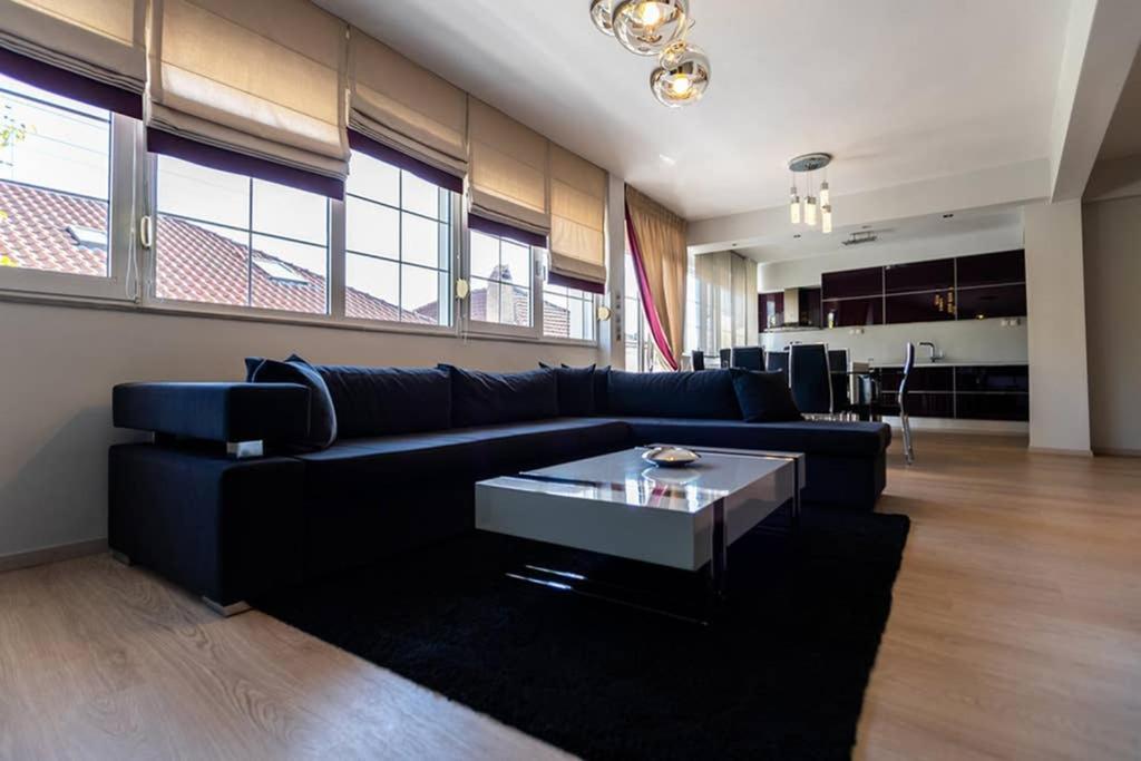 A Stylish In The Center Of Apartment Kastoria